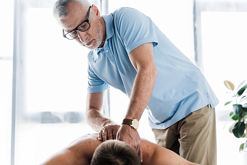 chiropractic services are a non-invasive way of managing spinal pain